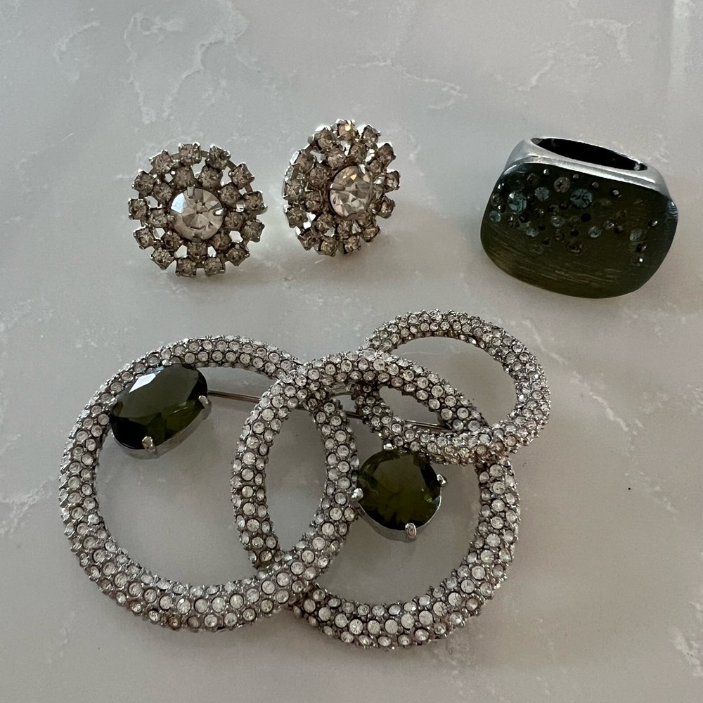 Vintage crystal earrings (screw back) sparkle brooch and ring